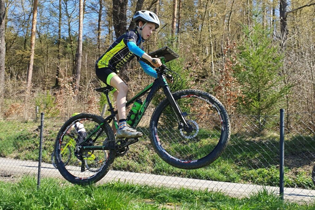 archiv___2023___mtbo-akademie___20230422_104514-zo3x1
